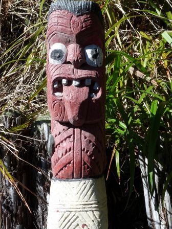 Statue maorie dans le village de Whagarewarewa