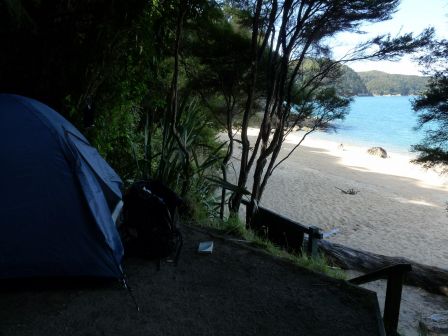 Le campement de la derniere nuit : balcon avec vue sur la mer et plage privee !