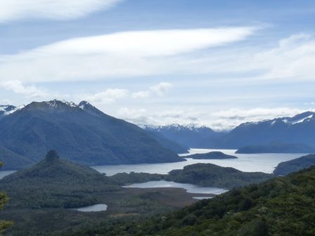 Vue du lac Manapouri depuis la foret des Elfes