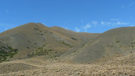 Sur la route entre Cromwell et Omarama, en plein coeur du Central Otago, incroyablement desertique